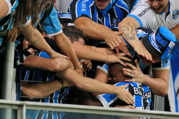 Lincoln comemora seu primeiro gol pelo Grêmio: