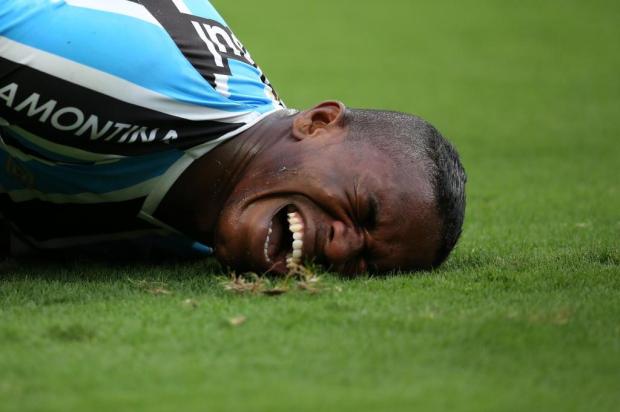 Médico do Grêmio minimiza lesão de Mamute: Não parece de maior gravidade