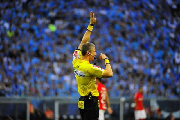 Diretor de futebol do Grêmio dispara contra arbitragem de Anderson Daronco no Gre-Nal