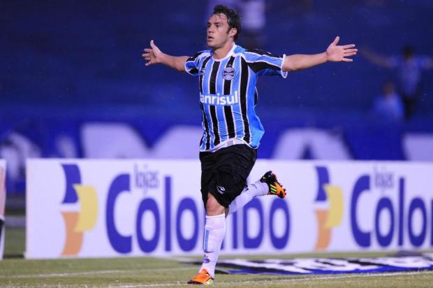 Após saída de Felipão, Kleber desconversa sobre retorno ao Grêmio