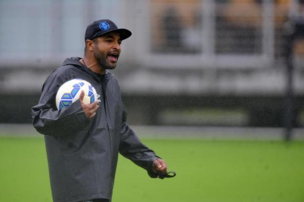 Os cinco dilemas de Roger Machado para armar o time do Grêmio