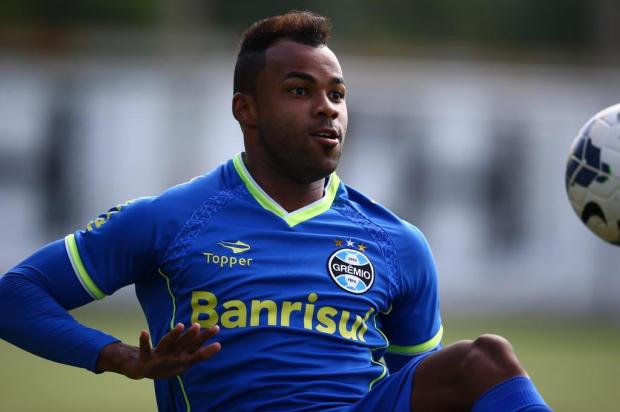 Grêmio só poderá contar com Fernandinho após o dia 22 de junho