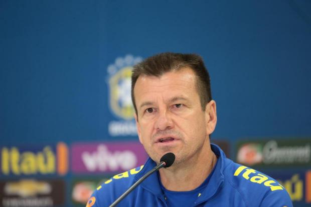 OFF: Luiz Zini Pires a resposta de Dunga ao senador Romário