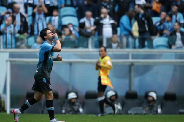 Exame aponta lesão, e Giuliano desfalcará Grêmio contra Palmeiras