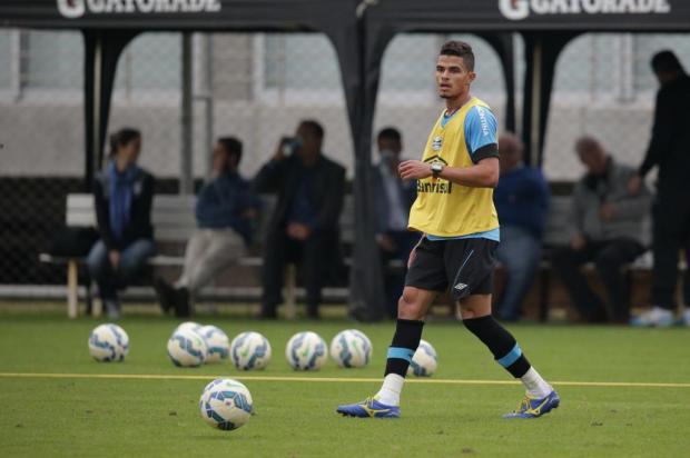 Treino de reservas inicia disputa por vagas nas laterais do Grêmio