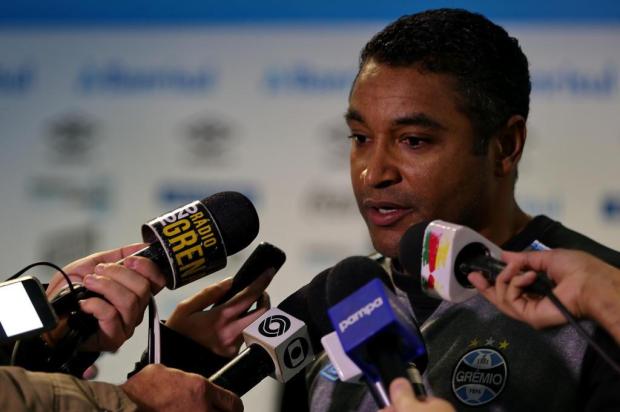 Roger fala sobre desfalque de Rhodolfo e elogia Erazo: De seleção