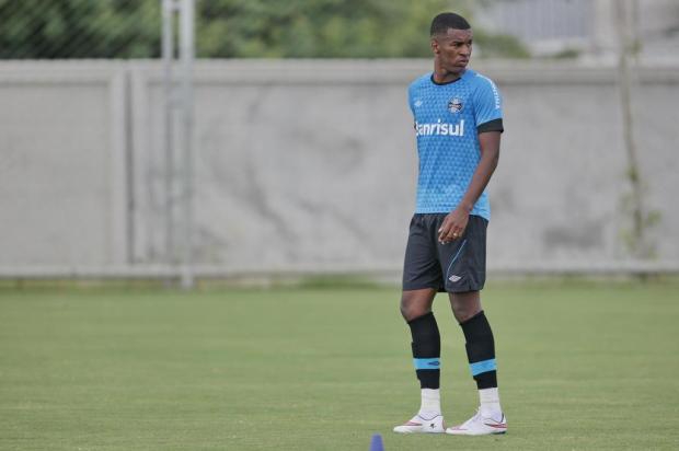 Erazo pede força psicológica ao Grêmio para evitar empolgação