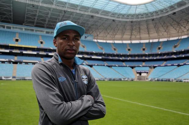 Contra o Sport, Erazo promete empenho para substituir Rhodolfo: É bola pro mato, já era