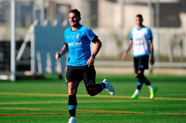 Cacalo: quem sairá para a entrada de Bobô no comando do ataque do Grêmio?