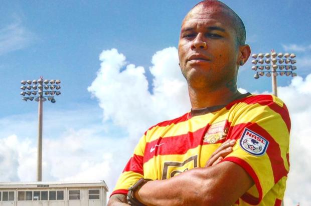Ex-lateral da dupla Gre-Nal, Gabriel tenta retomar carreira nos EUA