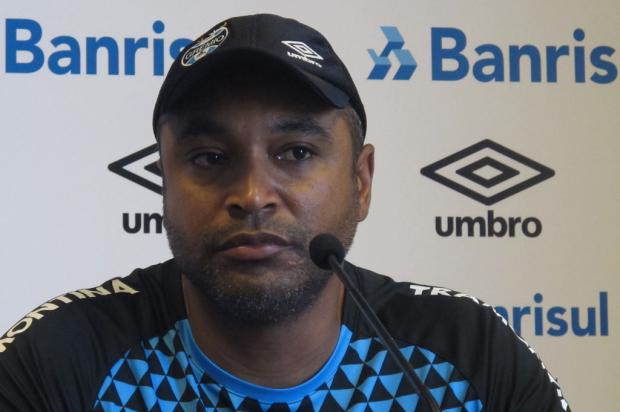 Roger demonstra confiança em James Freitas, que ficará na casamata no Maracanã