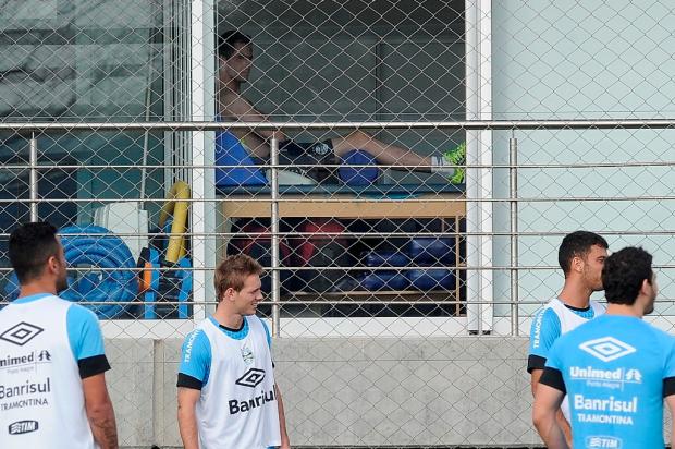 Grohe segue em tratamento, mas Giuliano e Oliveira treinam com bola