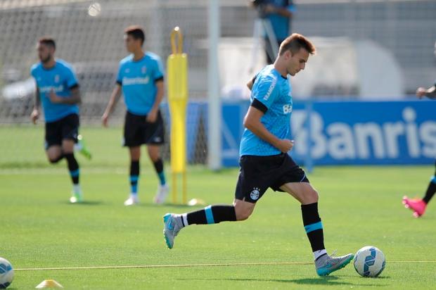Bressan treina no Grêmio e pode entrar no BID na tarde desta sexta