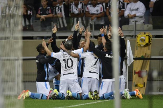 Grêmio vence o Atlético-MG no Mineirão e fica a quatro pontos do líder