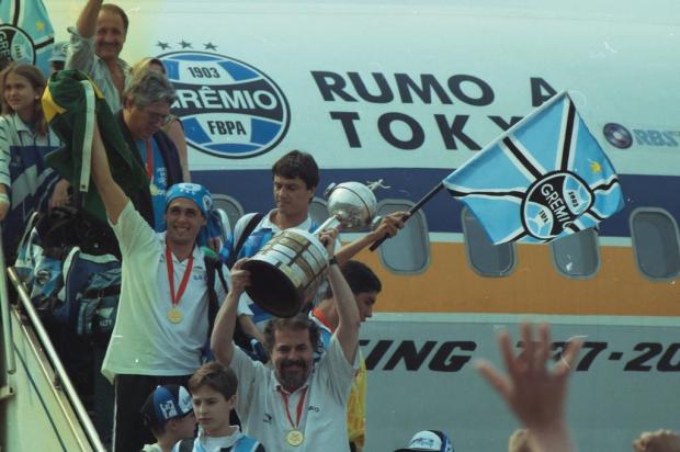 O espião de Felipão e o voo festivo: os bastidores da viagem do Grêmio a Medellín