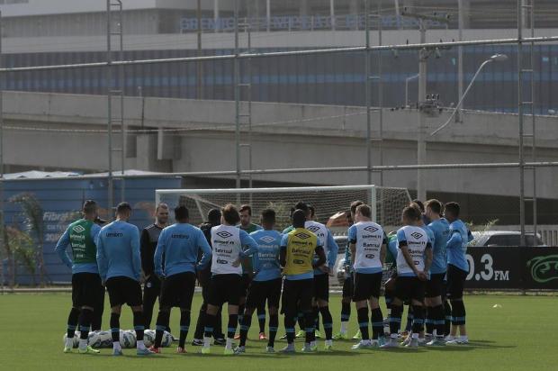 Com titulares preservados, Roger treina opções