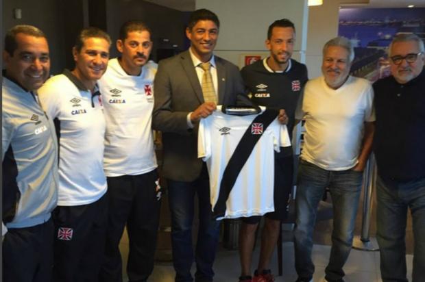 Jardel posa com a camisa do Vasco e alfineta Inter: Hoje começa a reação
