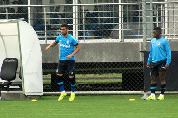 Maicon participa de treino, mas não viaja e está fora contra o Palmeiras