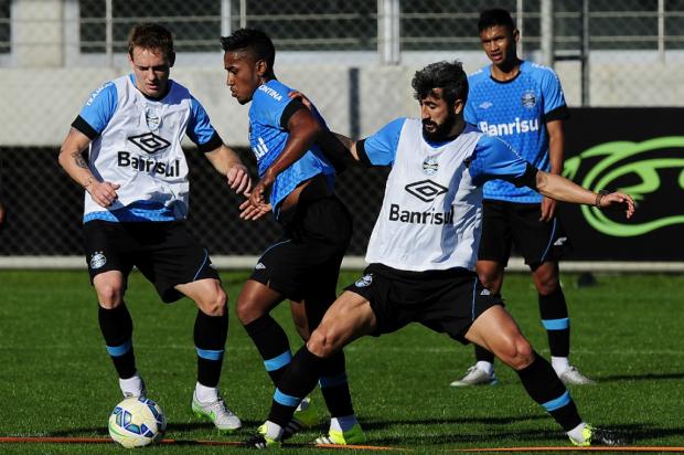 Douglas dá receita para manter bom rendimento contra o Fluminense: Não mudar nosso estilo