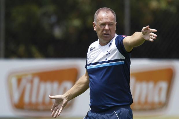 Mano Menezes aponta mudanças no setor defensivo do Cruzeiro para o jogo contra o Grêmio