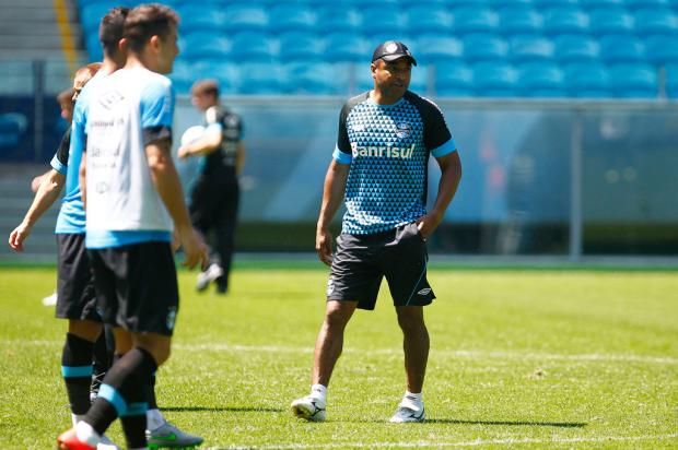 Roger explica treinos de bola aérea: Utilização do Bobô dentro da sua característica