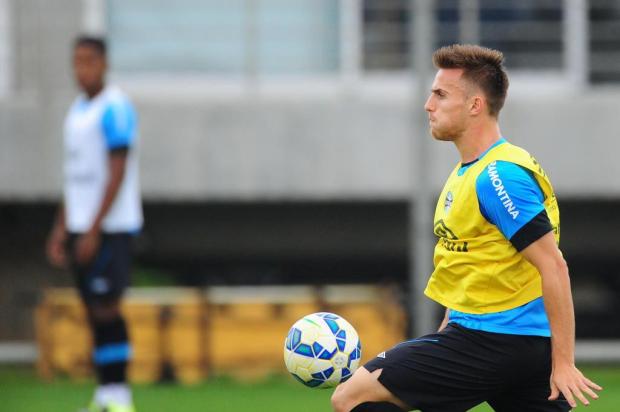 Grêmio busca novo zagueiro e pode negociar saída de Bressan