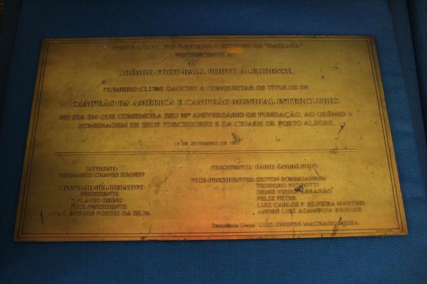 Operação recupera placas de bronze furtadas do Olímpico