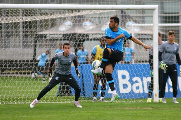 Diogo Olivier: vale a pena dar uma promessa da base para manter Maicon no Grêmio?