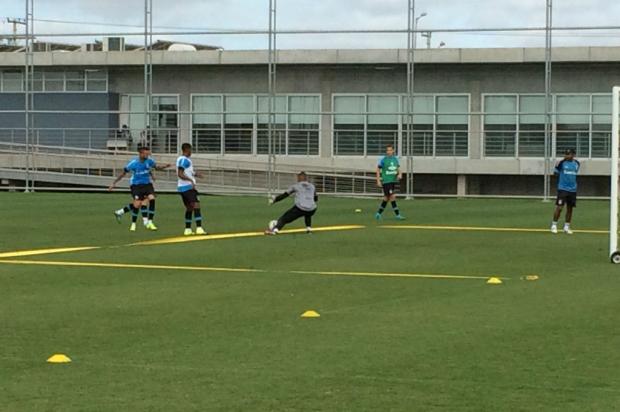 Para melhorar baixa produção, Roger comanda treino de finalização