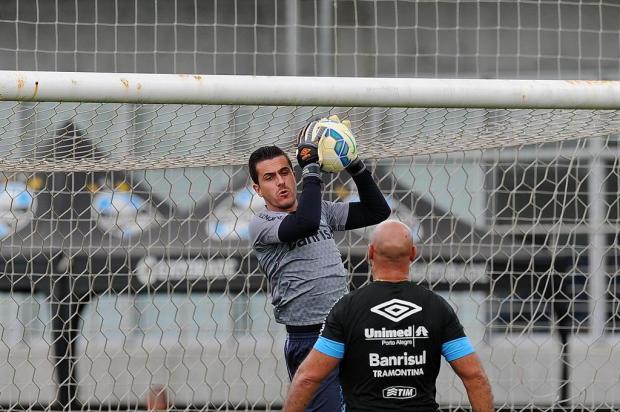 Conjuntivite deixa Grohe fora de treino do Grêmio