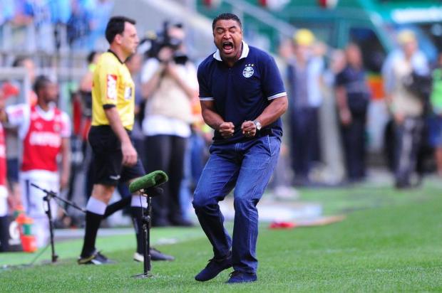 Roger elogia ano do Grêmio, mas avisa que quer mais em 2016: O que marca um treinador é ganhar títulos