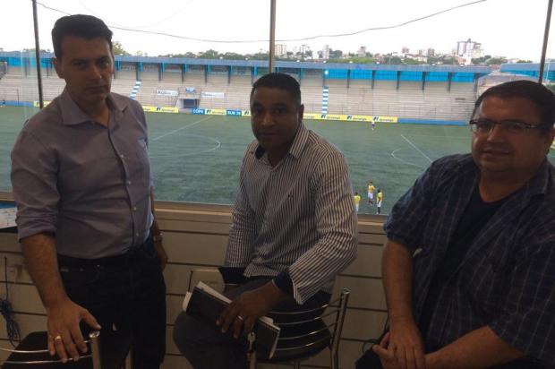 FOTO: Roger Machado vai ao Passo DAreia acompanhar jogo pela Copa Sub-20