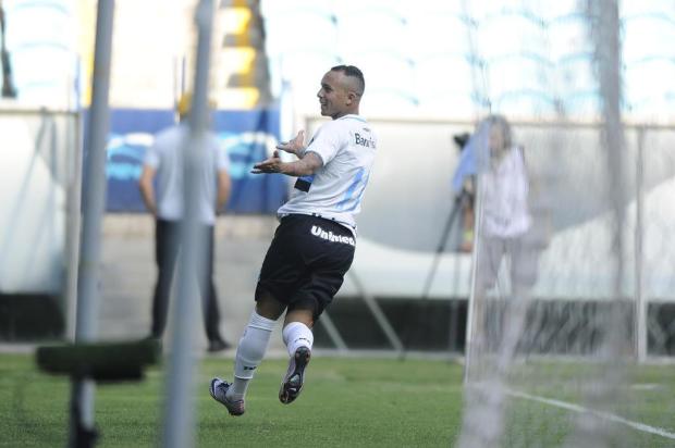 Everton demonstra maturidade para se firmar como titular do Grêmio