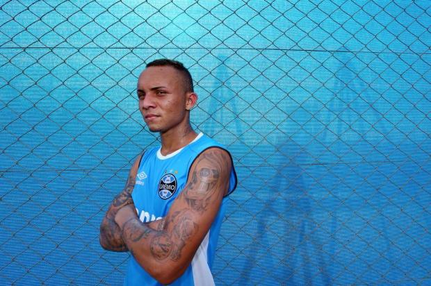 Aposta para 2016, Everton valoriza orientações: Roger me ensinou a fazer o certo