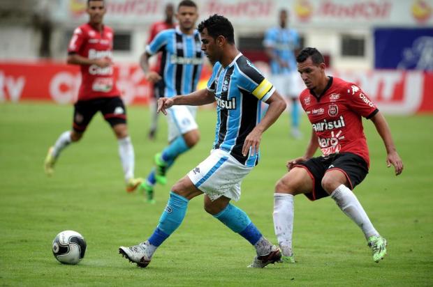 Um tempo em cada função: como Maicon jogou contra o Brasil-Pel