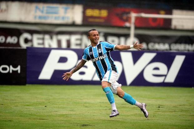 Everton mostra confiança após gol, mas Grêmio segue em busca de reforço para o ataque