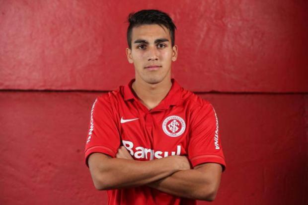 Jovem argentino dispensado pela base do Inter treina com o Grêmio