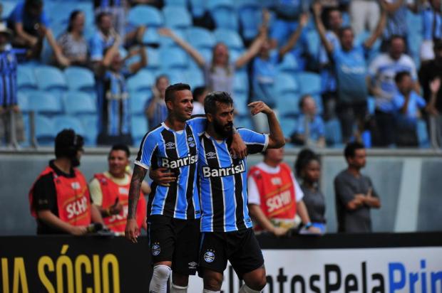 Em noite de apagão na Arena, Grêmio vence o Coritiba por 1 a 0