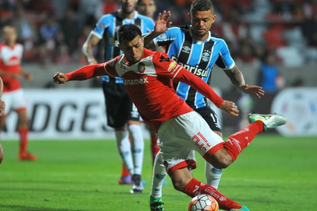 Defesa afunda Grêmio em derrota para o Toluca no México; veja as notas