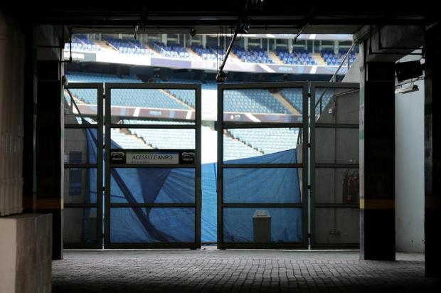 Grêmio treina com portões fechados e esconde time que encara a LDU