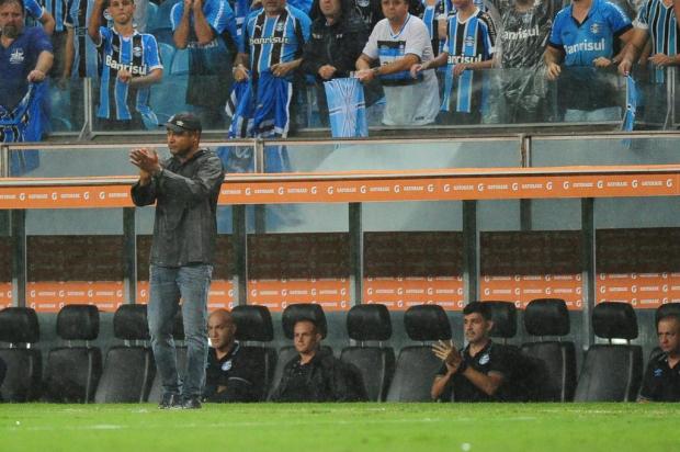 Roger elogia Bolaños e fala em aumento de confiança após goleada