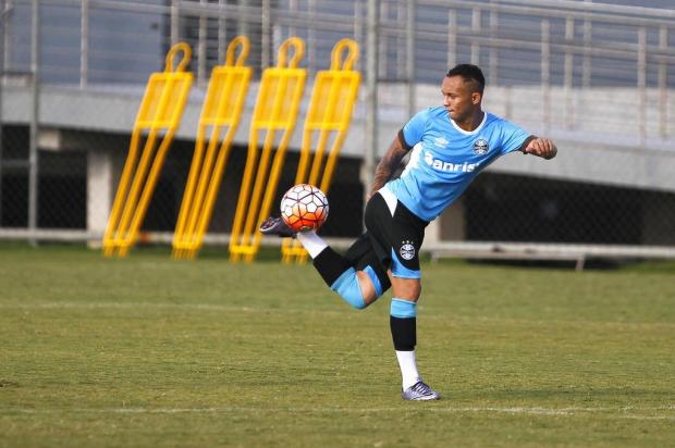 Everton será titular do ataque do Grêmio contra o San Lorenzo