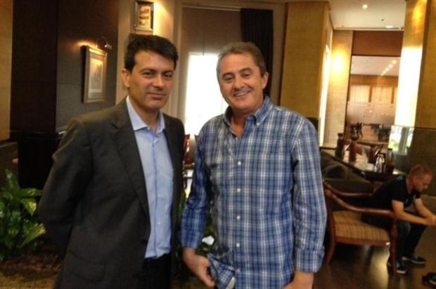 Antes de jogo da Libertadores, Novelletto visita hotel do Grêmio