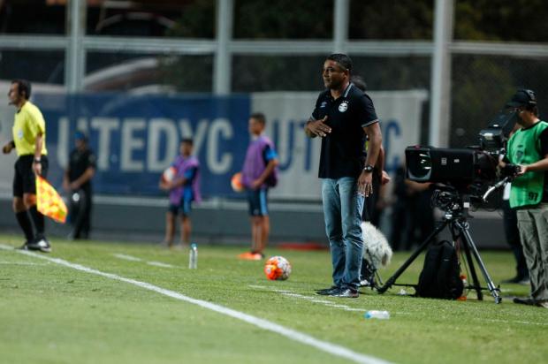 Roger admite desempenho abaixo do Grêmio, mas ressalta: Resultado foi excelente