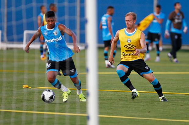 Roger Machado faz cinco mudanças em time titular do Grêmio para enfrentar o Ypiranga