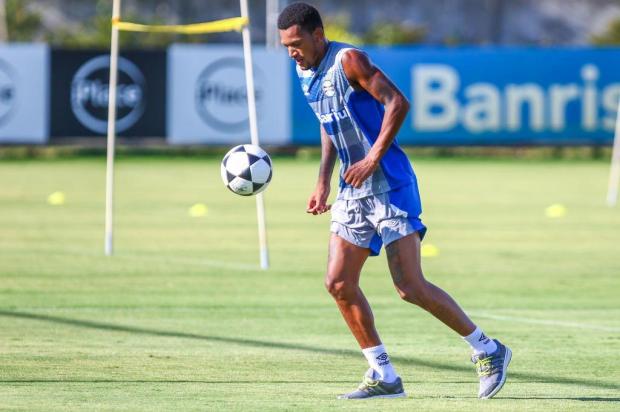 Discreto e eficiente, Jailson se firma no meio de campo do Grêmio