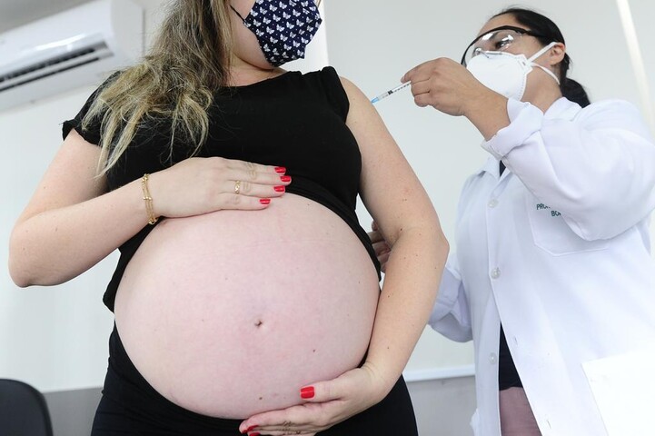 Gestantes e puérperas que tomaram primeira dose de AstraZeneca podem completar vacinação com Pfizer a partir desta quarta em Porto Alegre - Vimarsana News