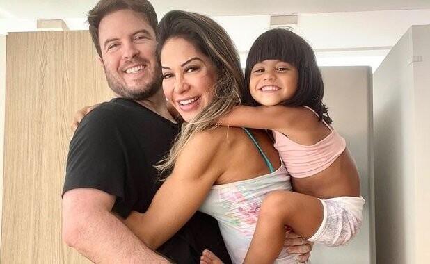  Maíra Cardi, a filha e Thiago Nigro (Foto: Reprodução, Instagram)